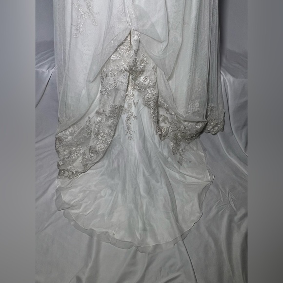 WTOO by Watters Marguerite Wedding Dress | 8 - Picture 3 of 12